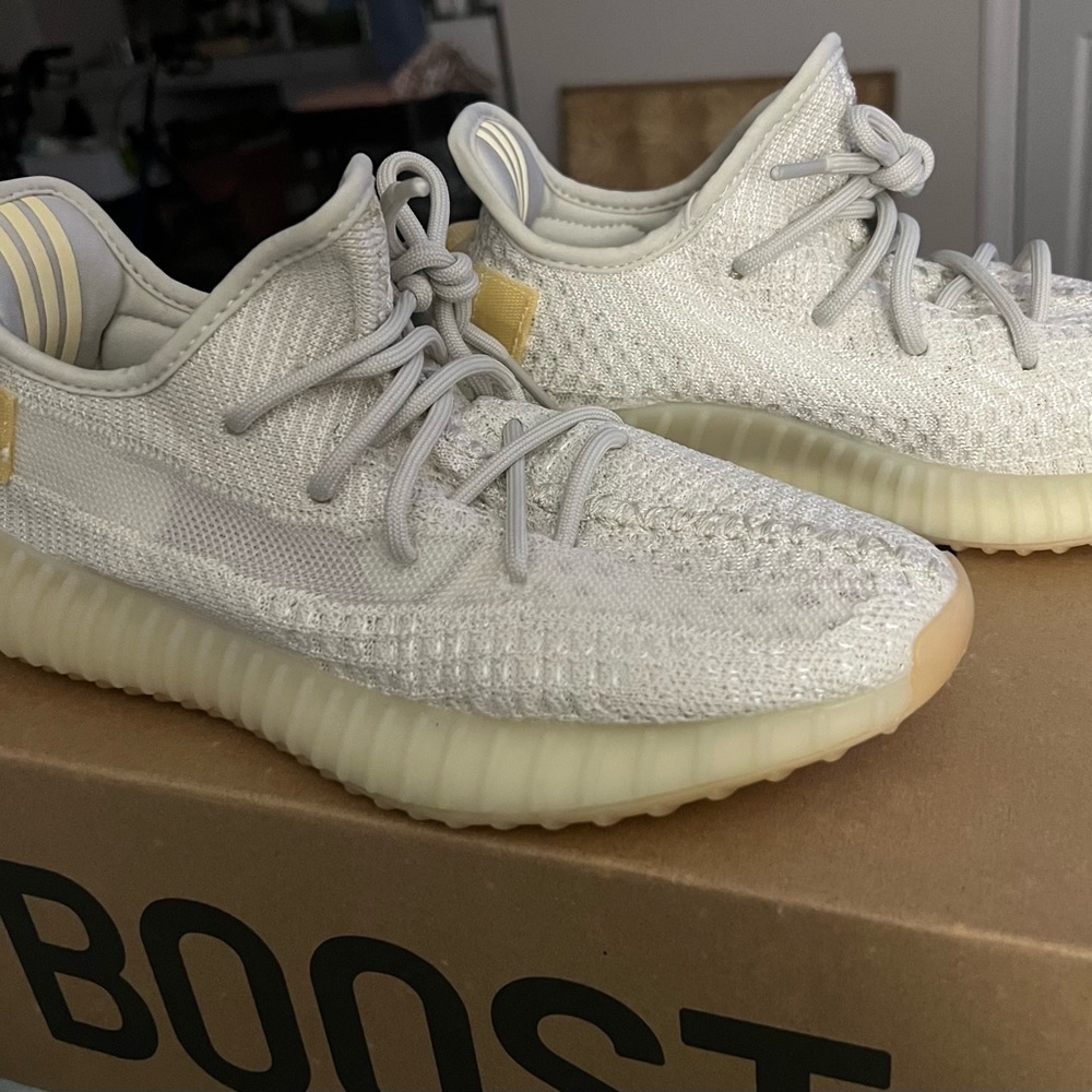 NEW IN BOX: YEEZY BOOST 350 V2 SIZE 7.5 (men’s sizing)